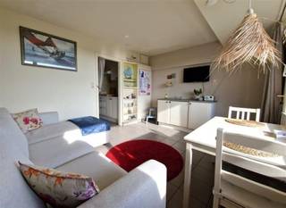 Gelegen te Park Atlantis in De Haan, vindt u dit goed onderhouden vakantie appartement. Het appartement bevindt zich op de tweede verdieping...