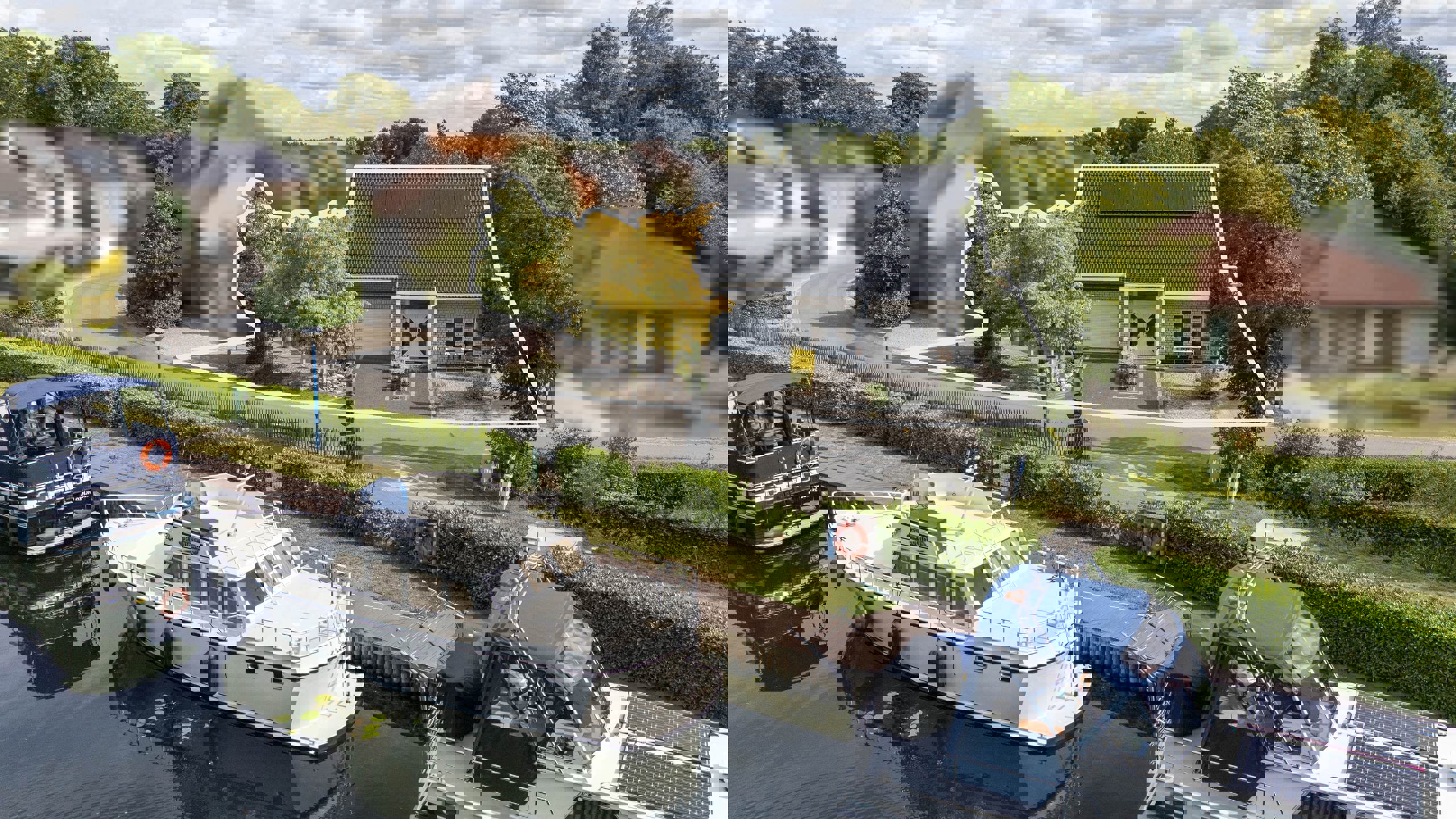 Uitzonderlijk gelegen woning aan Jachthaven kanaal Beverlo - foto 1