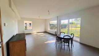 <p>Bent u op zoek naar ruimte en comfort op een toplocatie? Deze ruime gerenoveerde woning ligt vlak bij natuurdomein De Gavers en biedt alles wat een modern gezin zoekt.<br /><br /><strong>De indeling:</strong></p>

<ul>
	<li><strong>Gelijkvloers</strong>: Inkomhal met toilet, handige bureauruimte, lichtrijke leefruimte met open ingerichte keuken (met fornuis microgolfoven, oven, frigo en vaatwasmachine), garage en een kelder.</li>
	<li><strong>Verdieping</strong>: 4 ruime slaapkamers en een badkamer (douche, lavabo &amp; wc).</li>
	<li><strong>Buiten</strong>: Een grote, zonnige tuin waarin u heerlijk kunt ontspannen.</li>
</ul>
Ziet u zichzelf hier al wonen? Contacteer ons vandaag nog via mail.