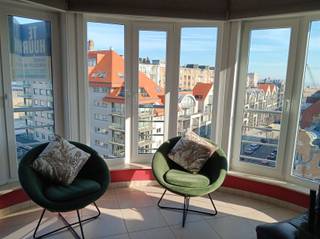 Te huur: Prachtig penthouse met 2 slaapkamers en open zicht op zeeDit moderne en volledig gemeubileerde penthouse is gelegen in een rustige en...