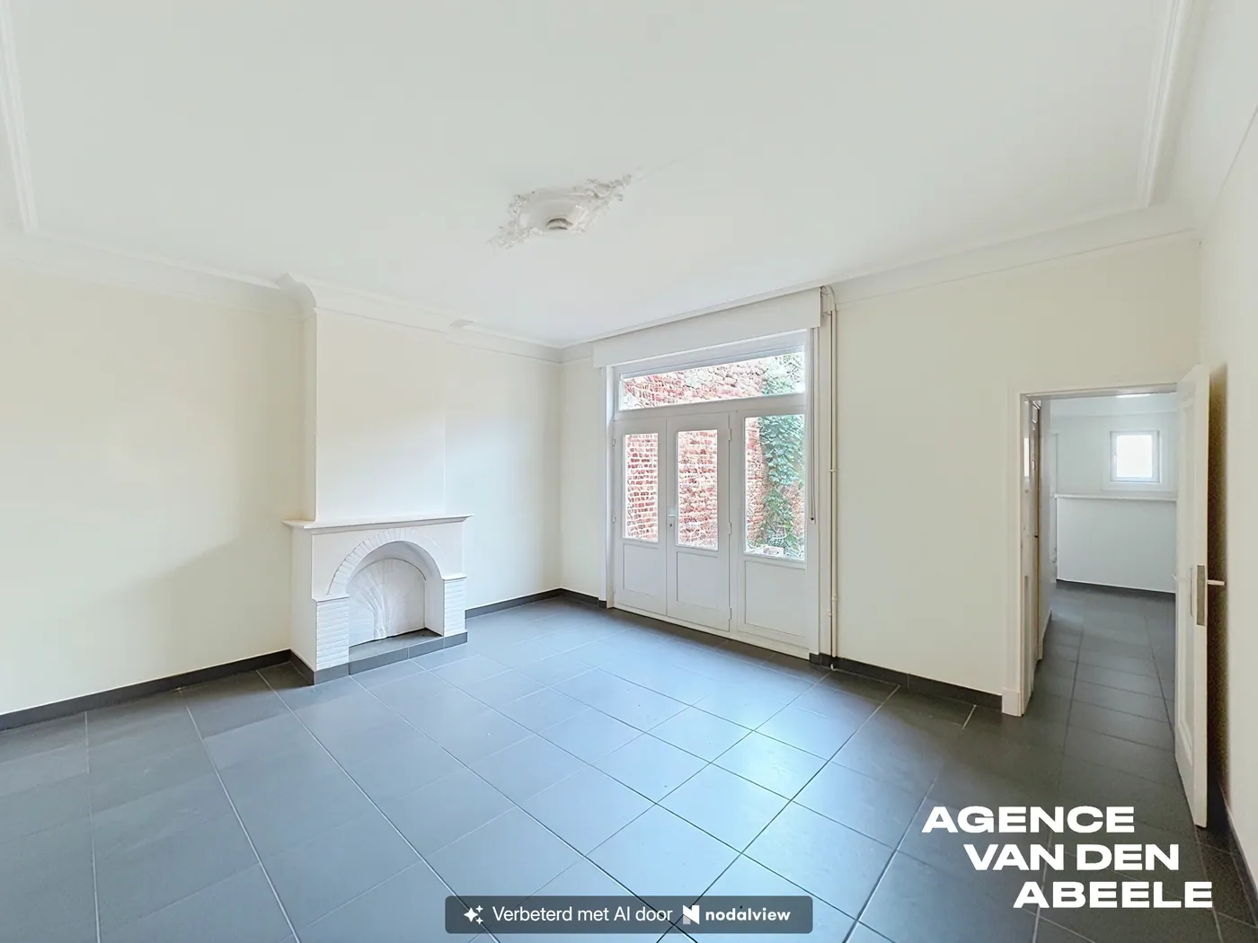 Zeer ruime burgerswoning met 4 slaapkamers en groot terras nabij de Smedenpoort   - foto 3