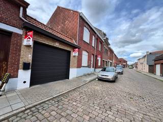 Wervik - Loods/magazijn te koopMet sectionale poort (hoogte 2,60 meter + breedte 2,85 meter)Ideaal voor wagens te parkeren of mobilhome.Momenteel...