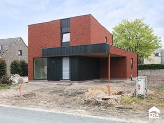 [[ DIT PAND NEEMT DEEL AAN DE ERA OPEN HUIZEN DAG OP 6/12 VAN 13:00 TOT 14:00 ]]Nieuwbouwwoning (casco+) met 3 slaapkamers en carport op een zeer...