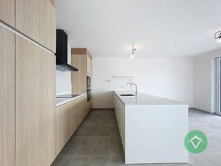 Wonen op een levendige locatie met zicht op alles wat Nieuwpoort te bieden heeft? Dit ruim en modern appartement in residentie Hélène-Charlotte...