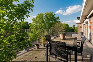 -- Mogelijkheid tot aankoop garagebox aan €25.000 --Wonen op topniveau in de Veldekens, met een open zicht op het Brilschanspark.Hier geniet u...