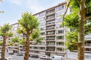 Deze studio te koop aan de Floraliënlaan biedt een praktische indeling. Bij binnenkomst treft u de leefruimte met slaaphoek die is afgewerkt met...