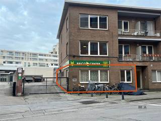 Gelijkvloers appartement met investeringspotentieelDit gelijkvloers appartement biedt tal van mogelijkheden. Het beschikt over twee kamers, een...