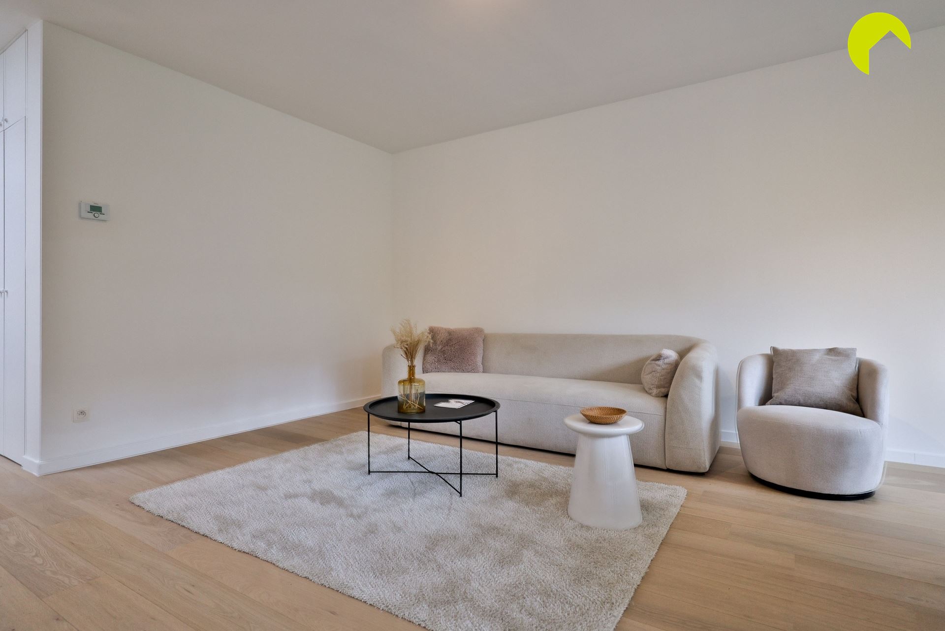 Volledig gerenoveerd appartement (85m²) met 2 slaapkamers + terras - foto 3