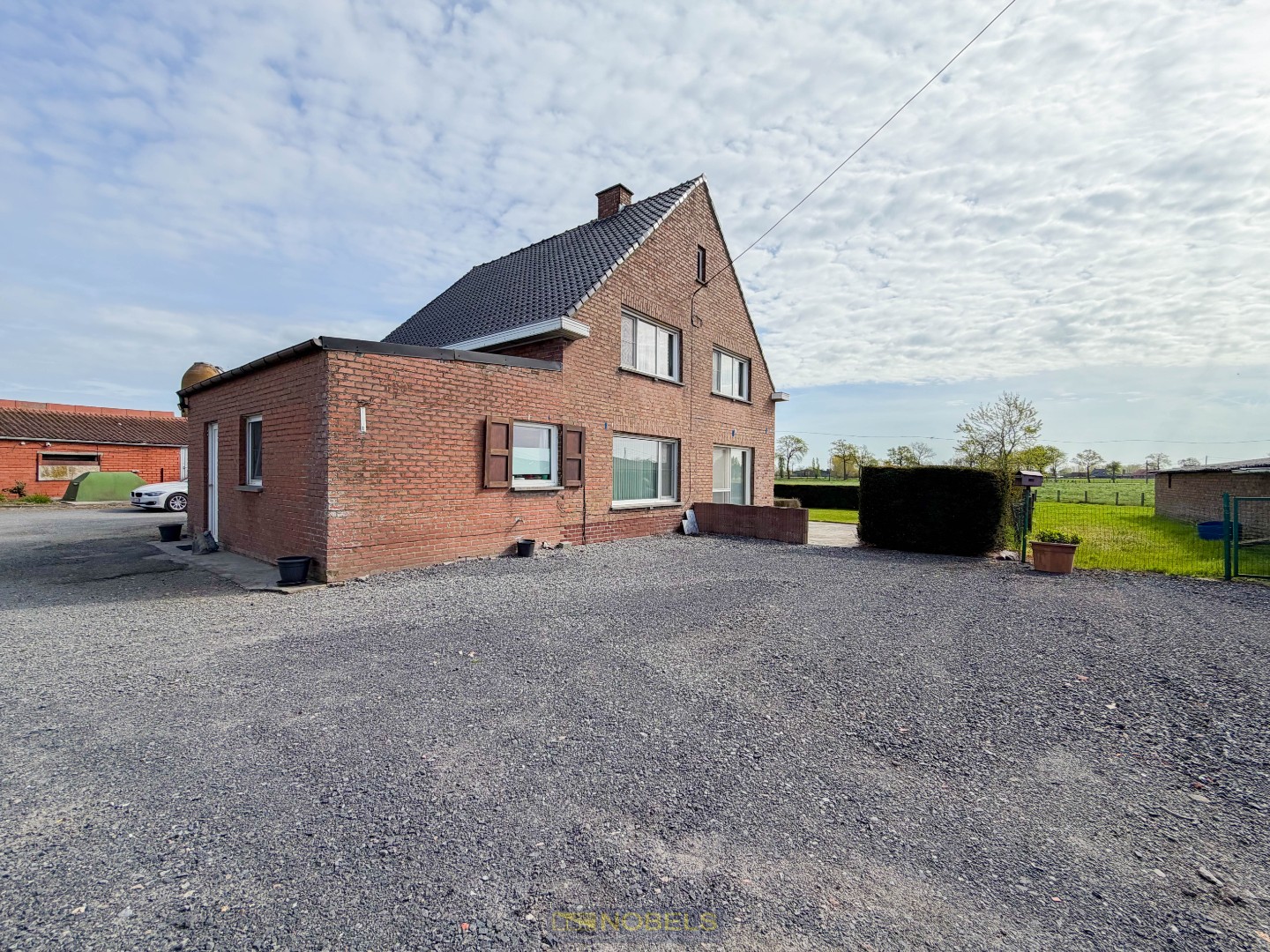 Te koop, Landelijk gelegen hoeve met bedrijfsgebouwen en uitbreidingsmogelijkheden te Vinkt (Deinze)! - foto 2