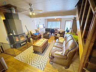 Rustige woning met handelsruimte/loods, 2 slaapkamers en dubbele garage in BeertOp zoek naar een unieke combinatie van wonen en werken? Deze...