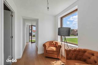 <strong>Instapklare gezinswoning op een toplocatie</strong><br />Welkom in deze charmante en instapklare woning, gelegen op een mooi perceel van maar liefst <strong><span>803 m²</span></strong>, wat zorgt voor extra ruimte, mogelijkheden en toekomstwaarde.<br />Binnen geniet je van een aangename bewoonbare oppervlakte van <strong><span>128 m²</span></strong><strong>.</strong> De woning is praktisch en huiselijk ingericht en beschikt over <strong><span>drie ruime slaapkamers</span></strong><strong>,</strong> waardoor ze perfect is voor gezinnen, koppels of wie graag wat extra plaats heeft.<br />De woning heeft een gunstig <strong><span>EPC-label B</span></strong>, wat zorgt voor een energiezuiniger en comfortabeler woongevoel.<br />Ook de ligging is een grote troef: rustig, aangenaam en toch zeer goed gelegen. Hier kom je thuis in een omgeving waar comfort, ruimte en mogelijkheden mooi samenkomen.<br /><strong>Interesse in een bezoek? Bel gerust naar 0495 534 865.</strong><br />