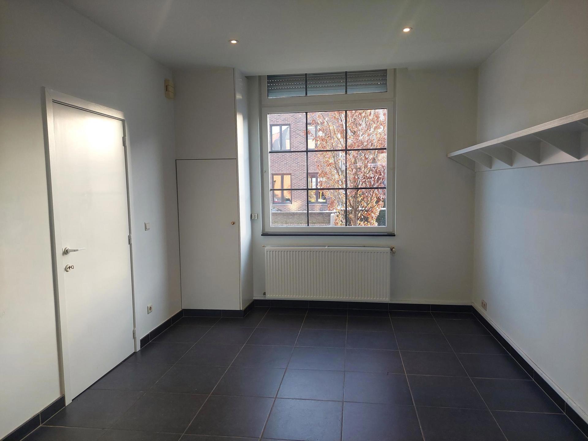 Woning met twee slaapkamers, klein tuintje en fietsenberging - foto 2