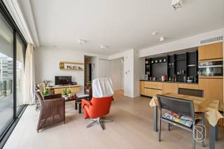 Op zoek naar een comfortabele en energiezuinige serviceflat in Koksijde? Leuke centrale ligging. Tevens ideale investering. Deze aangename assistentiewoning met 1 slaapkamer, terras en EPC-label A combineert zelfstandig wonen met het comfort van een serviceflat.De flat beschikt over een lichtrijke leefruimte met aansluitend een ingerichte keuken en toegang tot het terras. Daarnaast is er een afzonderlijke slaapkamer en de nodige ruimte om comfortabel en praktisch te wonen.Dankzij het EPC-label A geniet u bovendien van een bijzonder energiezuinige woonomgeving. Het terras vormt een mooie extra troef en biedt een aangename plek om buiten te genieten.Deze serviceflat is een interessante keuze voor wie op zoek is naar comfortabel en zelfstandig wonen in Koksijde, met de voordelen en ondersteuning die verbonden zijn aan een assistentiewoning.Interesse in deze serviceflat in Koksijde? Neem gerust contact met ons op voor meer informatie of een bezoek.Te koop via Immo Beguin, jouw vastgoedexpert sinds 2009, met kantoren in Ronse, Waregem, Kortrijk, Deinze, Doornik, Lessines, Moeskroen en Nieuwpoort.Meer info of bezoek via loic@immobeguin.be
