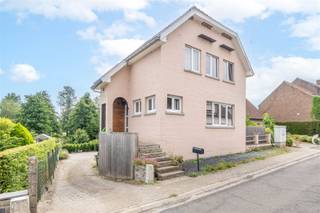 Century21 Immonero presenteert: Deze prachtige eengezinswoning met veel ruimte (213m2), waaronder 5 slaapkamers, 2 badkamers op een prachtig...