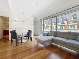 At 18 rue Bosquet in Saint-Gilles, just a 100 meter walk from Avenue Louise and Place Stefania, beautiful semi-furnished studio of ± 45 m² for sale, on the 5th floor.The studio offers an entrance hall with built-in wardrobes, a spacious living room with parquet and access to the terrace of ± 11 m², separate equipped kitchen, a sleeping corner, bathroom, with separate toilet and laundry room. In addition, a mandatory underground parking space (+ 30,000 Euro). This is not included in the asking price.Other features:- EPC: F (322 kWh/m²/year)- costs: ± 250 Euro/month for common parts, heating, water and fund.- close to shops, restaurants and public transport.