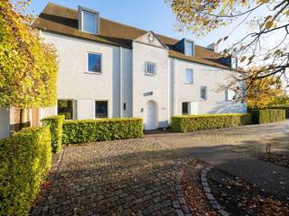 Riante kantoorruimte van 655m² gelegen in het centrum van Oud-Turnhout.- Inkomhal met onthaal- Bureauruimtes zijn afgesloten d.m.v. glazen wanden-...