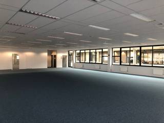 Kwalitatieve kantoren van 1.125 m² te huur. Fantastisch gelegen langs de bedrijvige Leuvensesteenweg te Zaventem. De kantoorruimte bevindt zich op de gelijkvloers en is voorzien van alle hedendaagse comfort. Ook andere oppervlaktes mogelijk tussen 430 en 1.125 m². Verschillende parkeerplaatsen beschikbaar. Magnifieke bereikbaarheid, zowel het met openbaar vervoer als met de wagen. De nationale luchthaven bevindt zich tevens nabij. Voor meer inlichtingen of een vrijblijvend plaatsbezoek kan u contact opnemen met PANORAMA 02/420.00.00.