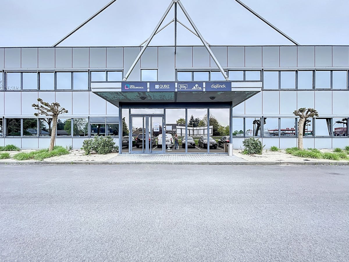 Bureaux à louer (96m² - 773m²) à Nazareth-De Pinte - photo 1