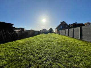 Schitterend gelegen bouwgrond voor halfopen bebouwing in Wetteren. Ontdek deze prachtig gelegen bouwgrond van 586 m², ideaal voor het realiseren...