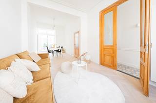 Totaalrenovatie van charmante herenwoning in de MarkgravewijkBent u op zoek naar een tip-top gerenoveerde woning op toplocatie?Dan is deze woning...