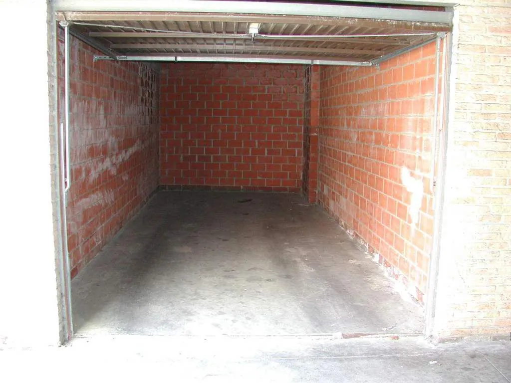 CENTRAAL GELEGEN GARAGE - foto 4