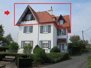 <strong>Résidence LES PERVENCHES</strong> : Dans une petite copropriété composée de trois appartements situé dans un quartier résidentiel et calme de Westende-bains, au 2ième étage sans ascenseur, bel appartement non-meublé, comprenant : un hall d'entrée avec toilette séparée, un beau living, 2 belles chambres coucher, une salle de bains avec douche et lavabo, une cuisine séparée et un grenier accessible depuis l'appartement même. Nouveaux châssis en PVC et nouvelle chaudière à condensation. Cette villa à été renovée en 2022 et l'appartement est actuellement loué sur base annuelle. Les visites se font donc uniquement sur rendez-vous. 