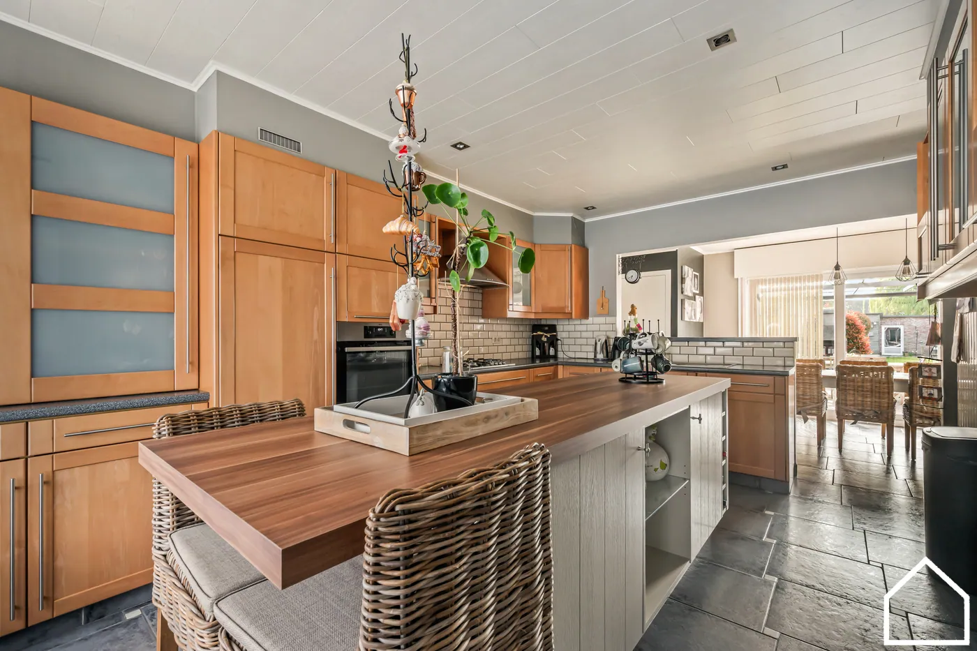 GROTE WONING OP 536M² MET 4SLPKS (6 MOGELIJK), 2BADKAMERS, GARAGE EN ZUIDGERICHTE TUIN - foto 5