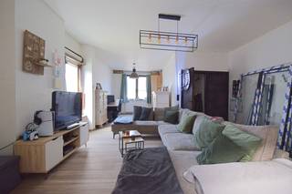 Deze half open bebouwing is gelegen op een zeer rustige en groene omgeving met een heel goede bereikbaarheid. Merelbeke-Melle biedt de...