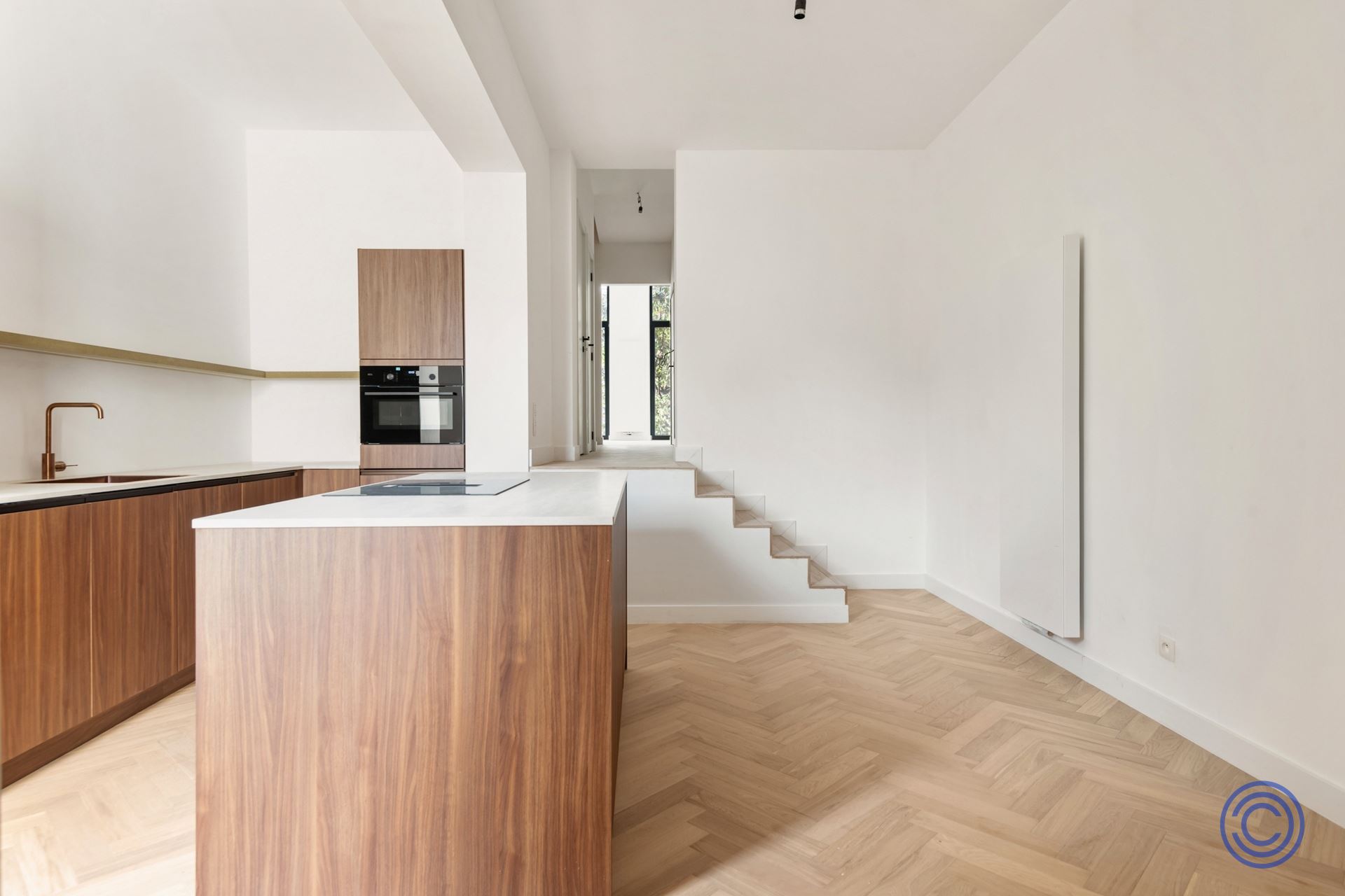 Ruime en volledig gerenoveerde duplex met 3 slaapkamers, bureau en terrassen - foto 4