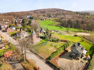 Deze bouwgrond van 994m2 is topgelegen aan de voet van het Kluisbos, genietend van een PRACHTIG ZICHT. Veel potentieel. Vergunning voor...