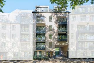 ✨ SCHAARBEEK | VOLTAIRELAAN 48<br /><br />Informatie en bezoeken met Frédéric Top via 0472 34 44 08<br /><br />🏡 115 m² comfort, licht en moderniteit<br /><br />Een echte coup de cœur voor dit prachtige appartement met 2 slaapkamers + bureau, gelegen op de 4e verdieping van een recente residentie uit 2019.<br /><br />Dit doorzonappartement baadt in het licht en biedt een bijzonder aangename woonkwaliteit:<br /><br />✨ 115 m² bewoonbare oppervlakte<br />🛏️ 2 slaapkamers + 1 bureau<br />🛁 1 badkamer + 1 douchekamer<br />🌿 Balkon van ± 4 m²<br />🚗 Privéparking als extra optie aan €40.000<br />📦 Grote kelder van ± 6 m²<br />☀️ Driedubbele beglazing<br />⭐ Kwalitatieve afwerking<br />🔥 EPC A-<br /><br />En vooral… geen werken nodig: u hoeft alleen maar uw koffers neer te zetten en meteen te genieten van uw nieuwe thuis.<br /><br />Een modern, lichtrijk en perfect onderhouden appartement in een recente residentie, in het hart van Schaarbeek.<br /><br />📍 Voltairelaan 48 – 1030 Schaarbeek<br /><br />👉 Een echte parel die u snel moet ontdekken.<br /><br />📩 Interesse in een bezoek? Neem contact op met Bruxelles Europe via 02/478.67.49<br /><br />#Schaarbeek #Brussel #VastgoedBrussel #AppartementBrussel #AppartementTeKoop #WeInvest #WeInvestBruxellesEurope #Voltairelaan #CoupDeCoeur #Vastgoed #BrusselVastgoed