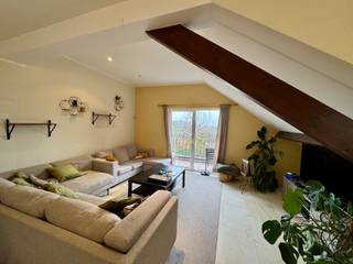 Ontdek dit lichtrijke penthouse met drie slaapkamers nabij het centrum van Hoeilaart, op wandelafstand van Delhaize, bushaltes, scholen en het...