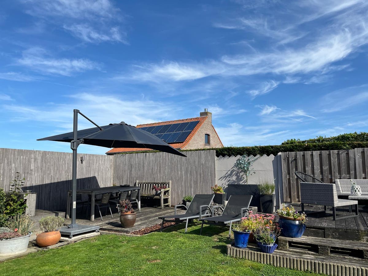 Lichtrijke rijwoning met tuin, 3 kamers en ruime garage - foto 2