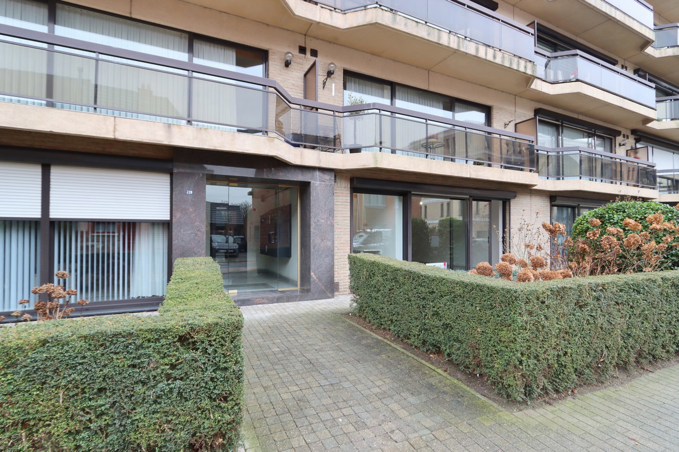 Gelijkvloers 2-slpk app. met garage nabij centrum Beveren - foto 1