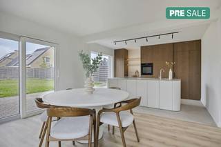 Venez découvrir cette maison lors de la pré-vente le jeudi 28/05 de 17h30 à 19h, prenez rendez-vous dès maintenant ! Maison semi-ouverte...