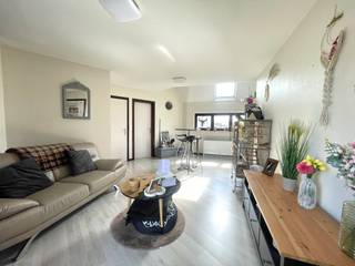 Menen - Mooi 1-slaapkamer appartement te huur.Indeling: Ruime inkomhal, leefruimte, apart toilet, keuken, berging, slaapkamer en badkamerInteresse?...