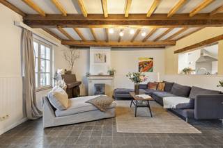 Cette charmante façade est située à proximité du centre animé de Lievegem. En raison de la proximité de la Grote Baan, il est facile de rejoindre...