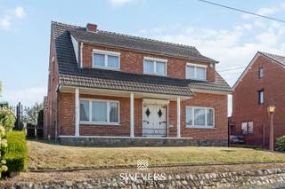 Voor meer info en foto’s, surf naar www.swevers.be– Ontdek deze vrijstaande gezinswoning in de Geelstraat 31 in Sint-Truiden, op een perceel van...