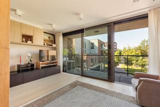 In a quiet and green location within the well-known Prince Plot Court, you will find this luxury assisted living apartment. The combination of...