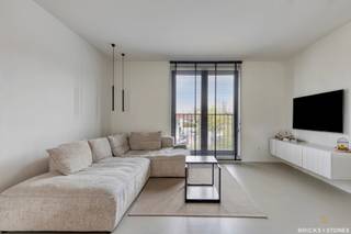 In een kleinschalig en modern gebouw (2021) met lift, bevindt zich dit instapklare appartement op de eerste verdieping. Ideaal voor wie comfortabel...