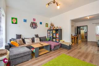 <p><span>Maison de 4 chambres à coucher avec grand jardin, située au centre de la ville</span></p><p><span> </span></p><p><span>Vous entrez immédiatement par le hall d'entrée spacieux qui offre également beaucoup d'espace pour ranger des objets. La cuisine est le cœur de la maison et vous mène ensuite à l'espace de vie spacieux avec le salon et la salle à manger.</span></p><p><span> </span></p><p><span>Au premier étage, vous disposez de 2 belles chambres et d'une salle de bain avec lavabo, toilette et baignoire &. Au deuxième étage, vous avez 2 chambres supplémentaires et une salle de douche avec lavabo & toilette. L'ensemble a été récemment rénové.</span></p><p><span> </span></p><p><span>Vous pouvez profiter de la terrasse ou du grand jardin. Vous pouvez facilement garer votre voiture dans l'allée. Vous pouvez ranger vos affaires dans la cave ou le grenier.</span></p><p><span> </span></p><p><span>Vous êtes à la recherche d'une maison spacieuse avec une situation centrale entre Louvain et Malines ? Alors cette propriété est ce que vous cherchez. Contactez-nous rapidement pour une visite !</span></p><p><span> </span></p><p><span>015 20 36 00 - <span>info@domoxim.be</span></span><span> </span></p><p><span> </span></p><p><span>domoXim. Là où les rêves deviennent réalité!</span></p><p><span> </span></p><p><span>Vous souhaitez connaître la valeur de </span><span>votre </span><span>maison ? Nous vous conseillons volontiers.</span></p>