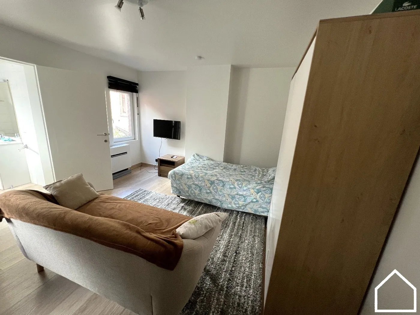 RECENT VERNIEUWDE GEMEUBELDE STUDIO VLABIJ HET STATION IN IEPER - foto 2