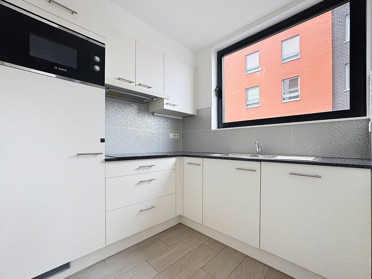 Hoekappartement met 2 slaapkamers en terras te Oostende - foto 3