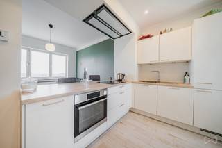 We Invest stelt u graag dit gezellige en lichtrijke appartement van 73 m² voor, gelegen op de zesde verdieping van een goed onderhouden gebouw...