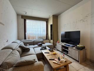 Deze woning is gelegen op een grondoppervlakte van 272 m² en bestaat uit:Op het gelijkvloers : inkomhal - living - grote keuken - berging - toilet -...