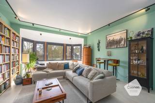 Ontdek dit prachtig gerenoveerd duplex appartement met een royale oppervlakte van 167 m2, rustig gelegen nabij het centrum van Oostende. De...