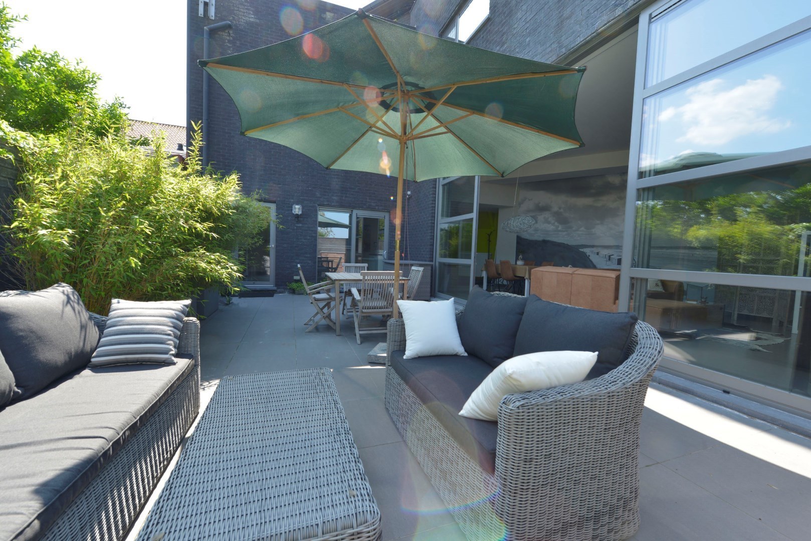 Ruim handelsgelijkvloers met garage, terras, keuken en badkamer te koop in Klemskerke (De Haan) - foto 4