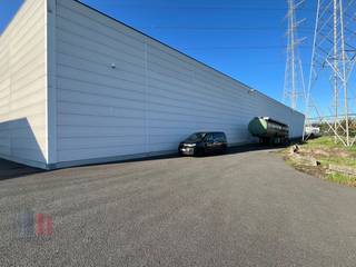 Bedrijfsgebouw te huur met een oppervlakte van 15.000 m² in het industriepark Groenedreef, gelegen op een top locatie vlakbij de E17.Het gebouw heeft...