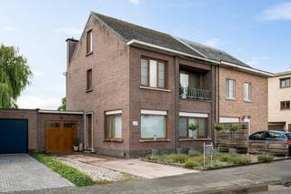 Op zoek naar een charmante en veelzijdige woning in een rustige wijk te Ranst? Deze ruime woning met 3 slaapkamers, tuin én garage biedt het...