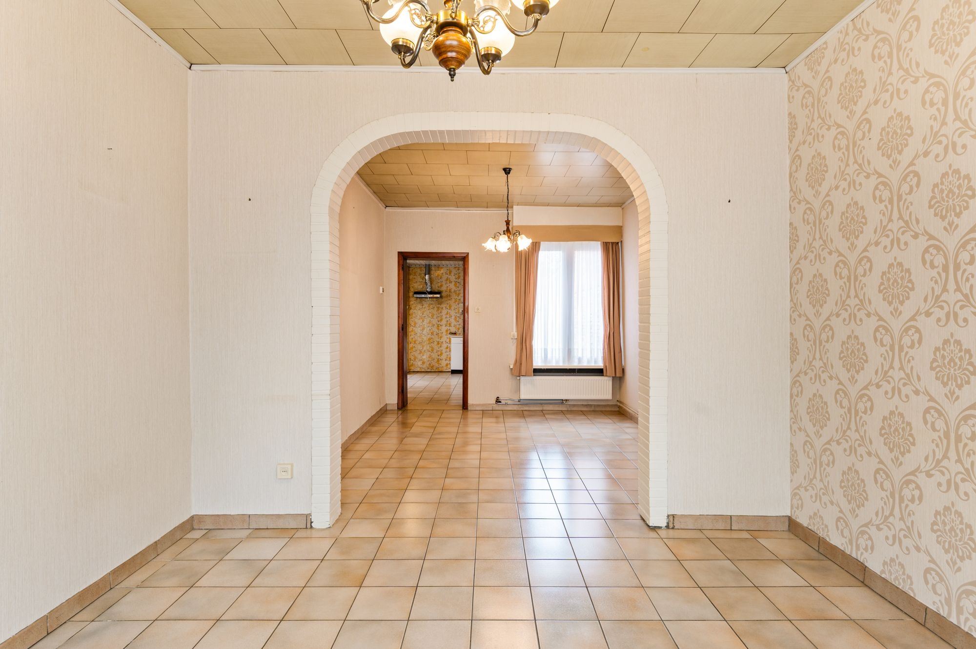 Te renoveren gezinswoning met leuke tuin en 2 garages op topligging in Brasschaat! - foto 4